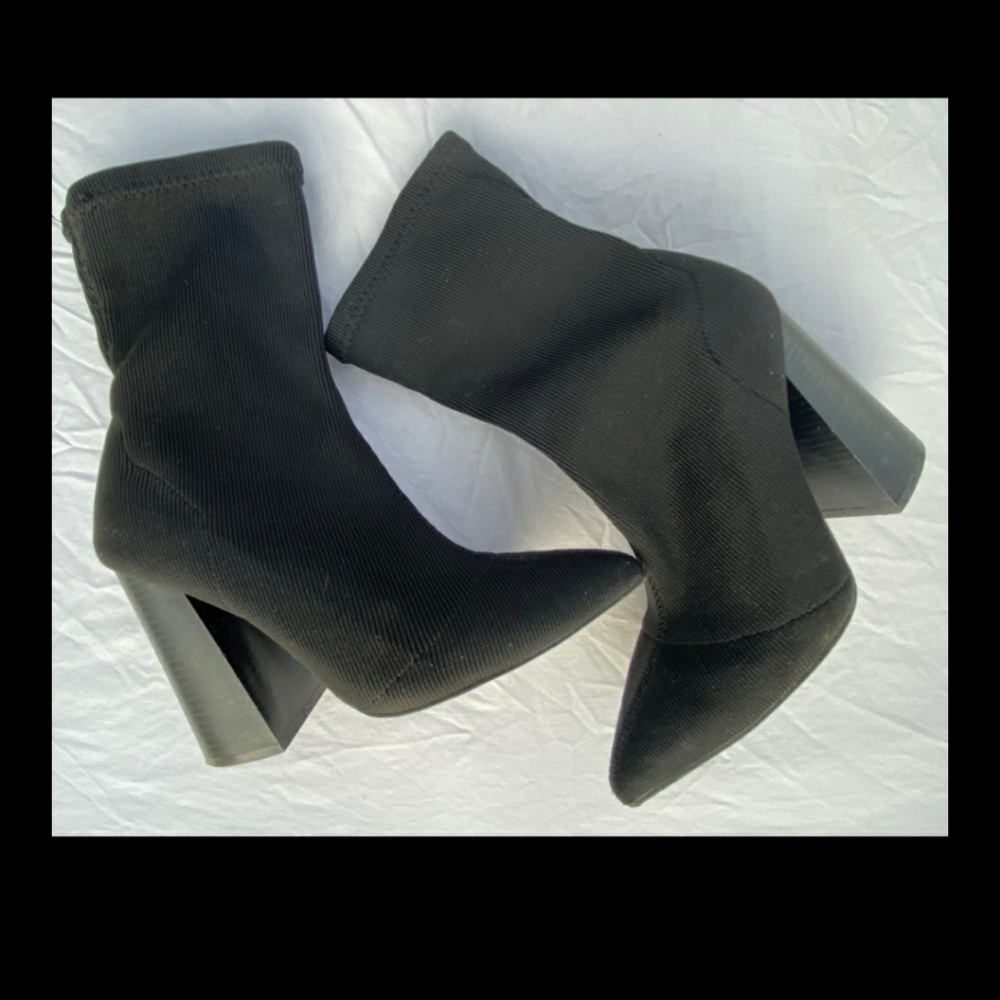 Pointed Toe Black Ankle Sock Bootie 👩🏼‍🎤